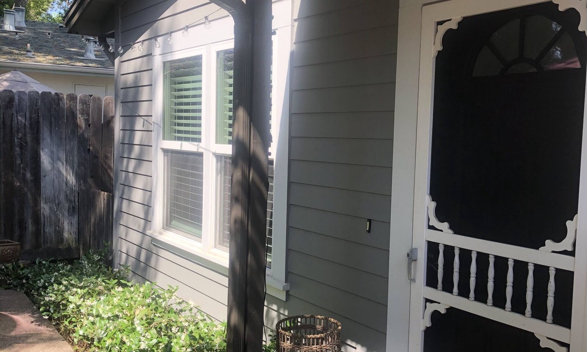Folsom House | Charming home located in the Historic District of Folsom .