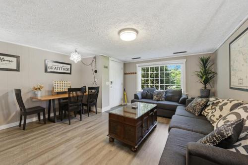 Uniontown House | Charming Home Minutes from Portage Lakes