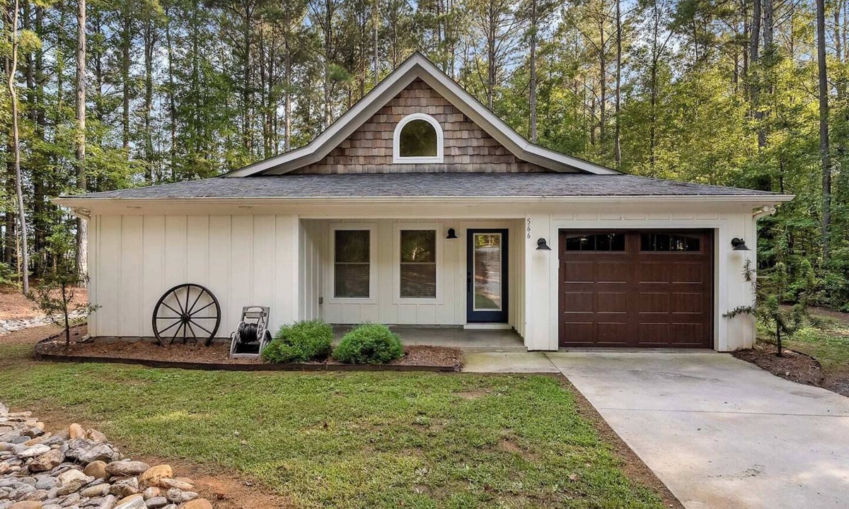 Central House | Charming home near Clemson, SC!