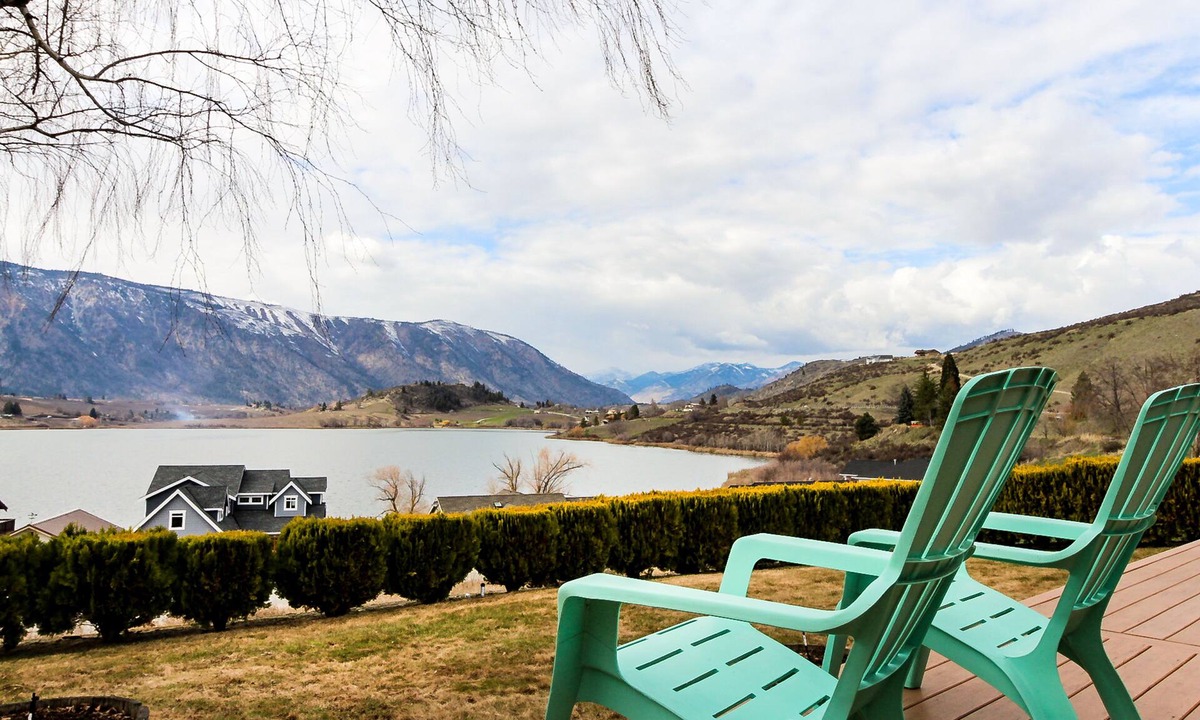Manson House | Charming home w/great deck, patio & views overlooking Roses Lake