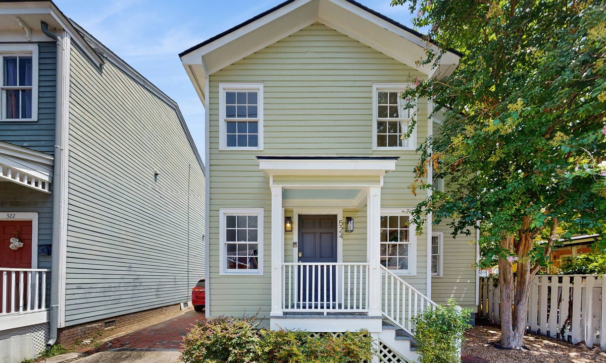 Beach Institute Apartment | Charming home with screened patio, backyard dining & cozy reading nook