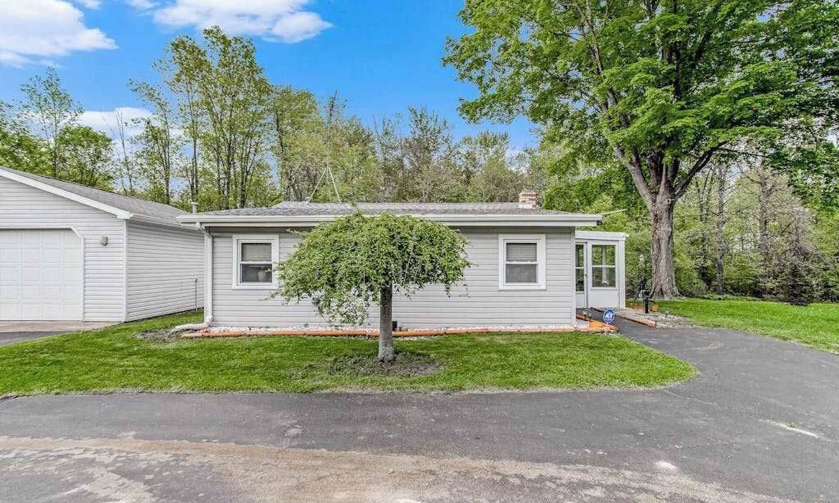 Lakeside House | Charming home with sunroom, large yard, full kitchen, & washer/dryer