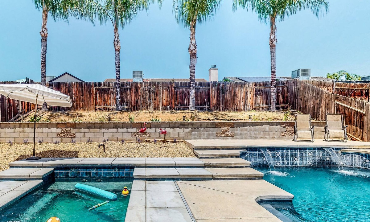 Oildale House | Charming home with private pool, hot tub, washer/dryer, & games - near downtown
