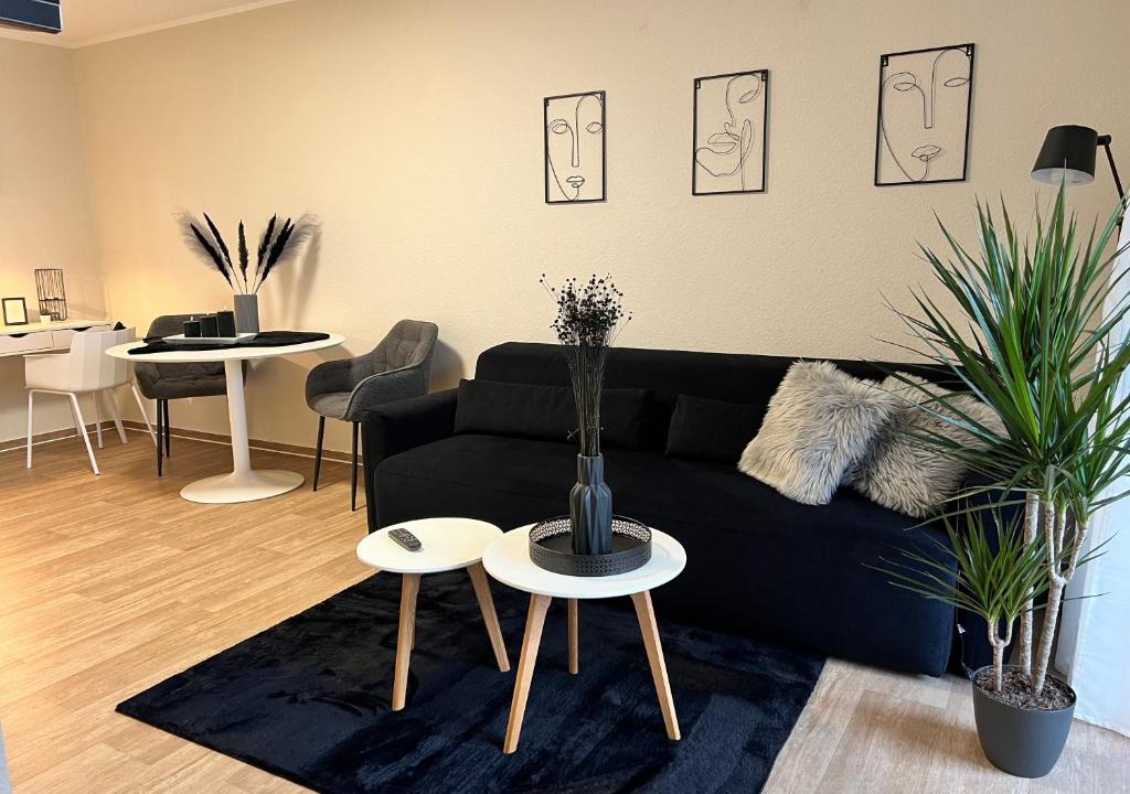 Weyhausen Apartment | Charming Homes - Studio 16