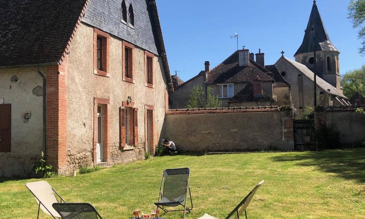 Jaligny-sur-Besbre Cottage | Charming house in Jaligny-sur-Besbre, 4 bedrooms, garden, linens & cleaning included