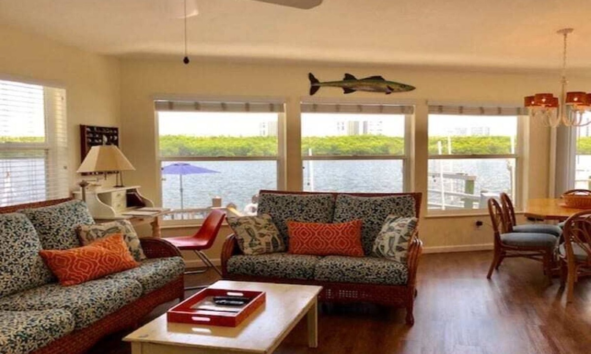 Hutchinson Island South House | Charming House 3/2 on Waterway in Nettles Island Resort near Beach, Pools & Fun!