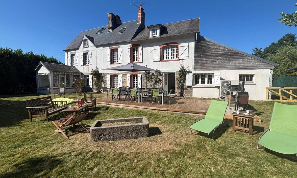Bacilly Cottage | Charming house in Bacilly with garden and terrace