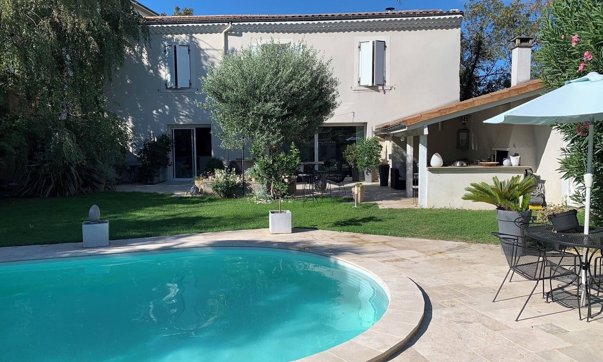 Chateauvert House | Charming house in the Chateauvert district in the center of town + swimming pool