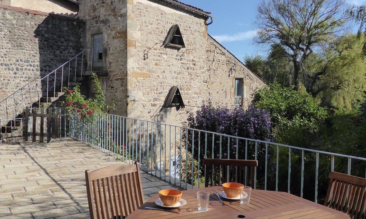 Coudes House | Charming house on the banks of the river Allier.