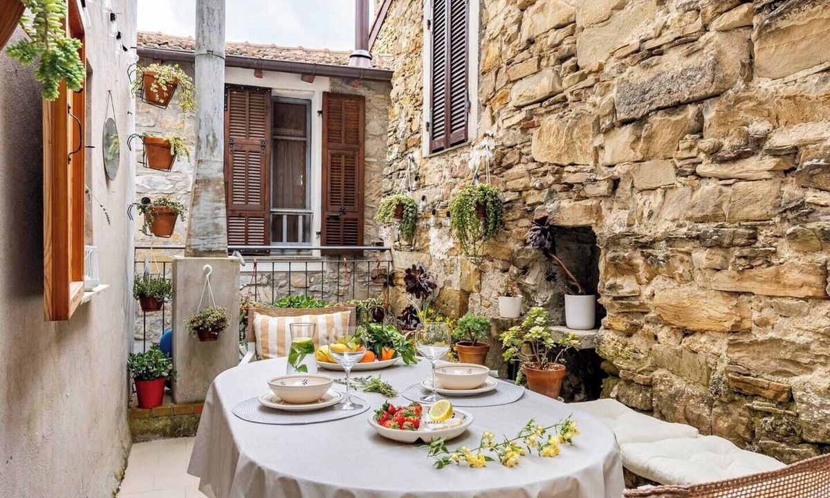 Ventimiglia House | Charming house surrounded by nature, 15 minutes from the sea and the French Riviera.