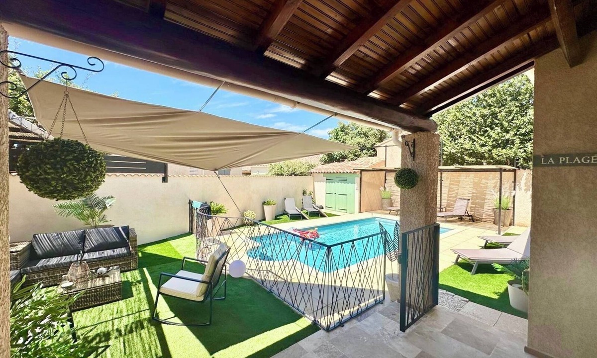 Saint-Didier Villa | Charming house: Swimming pool, Pétanque, Garden, and Quietness