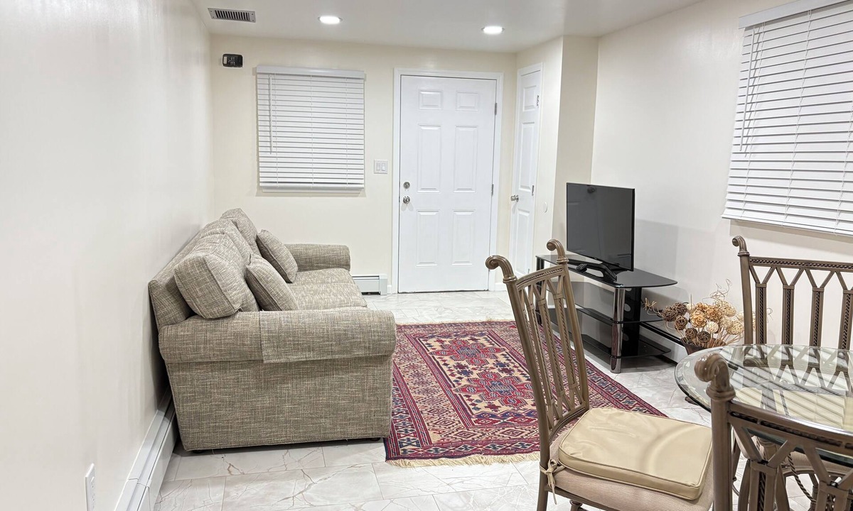East Massapequa House | Charming house in Massapequa Park