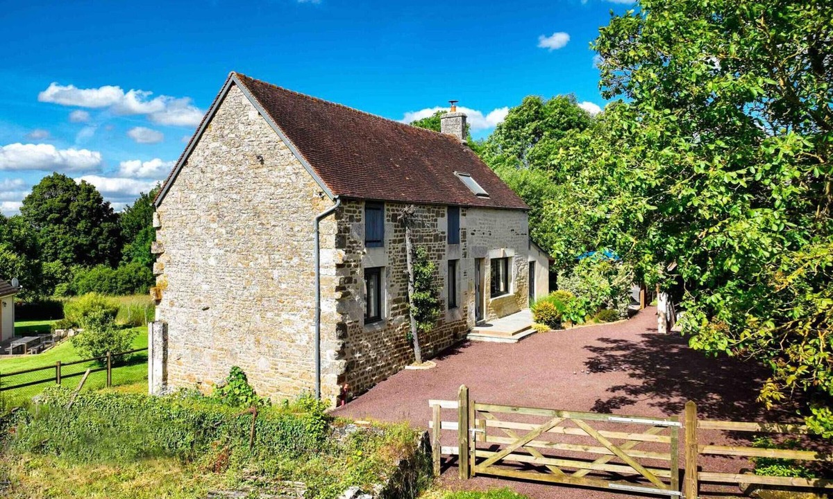 Joue-du-Plain Cottage | Charming house with garden and Wifi included
