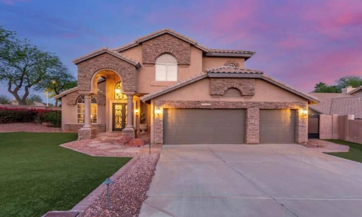 Foothills House | Charming house with Amazing pool and Lakefront in delightful Phoenix