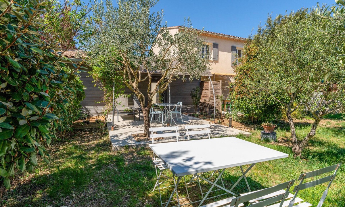 Entrechaux House | Charming House with Mont Ventoux View