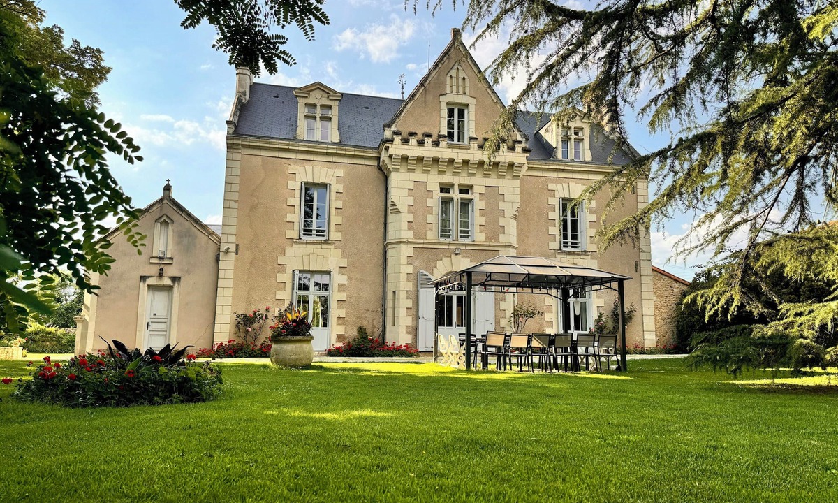 Pas-de-Jeu House | Charming house with pool near Thouars vineyards