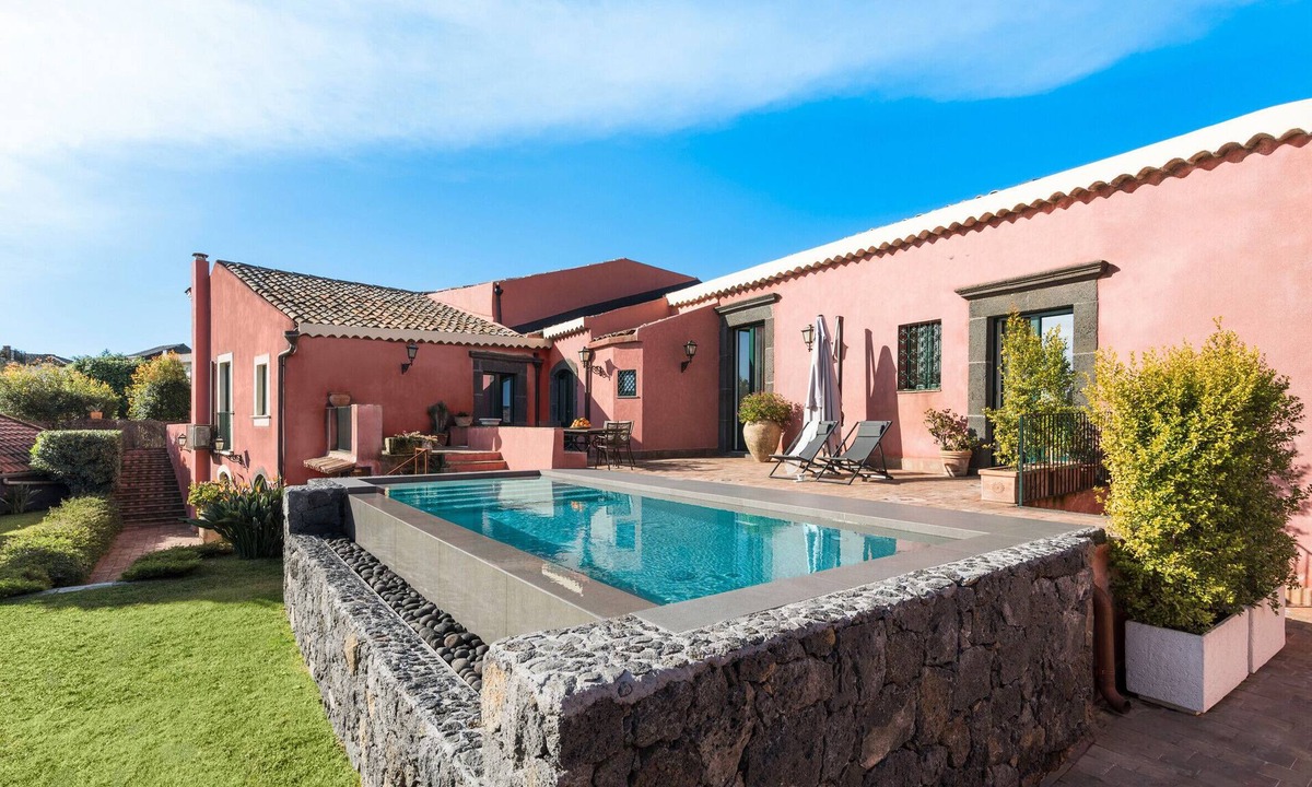 Viagrande Villa | Charming house with pool in Viagrande
