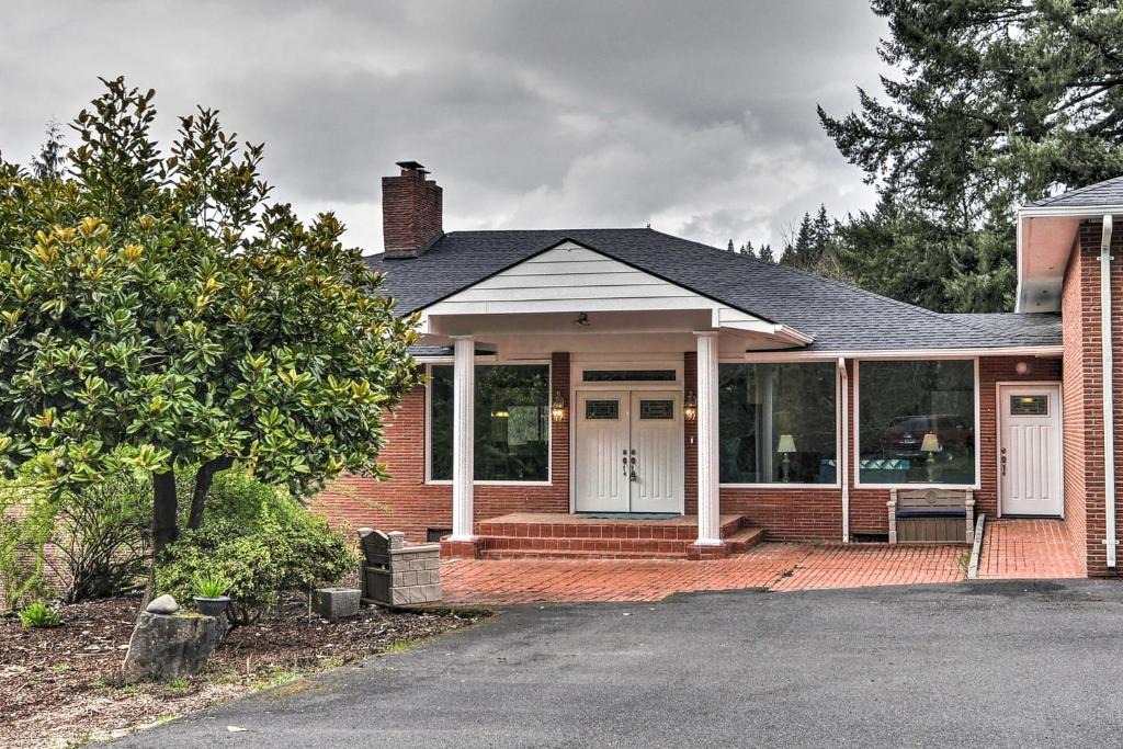 Kelso House | Charming Kelso Home w/Proximity to Cowlitz River!