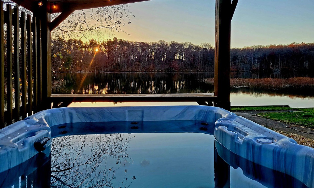 Fredericktown House | Charming lake cottage w/hot tub