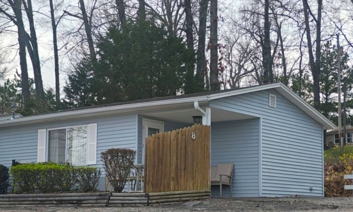 Mountain Home Cottage | Charming Lake Cottage 8 at Teal Point Resort with Dazzling Views of Lake Norfork