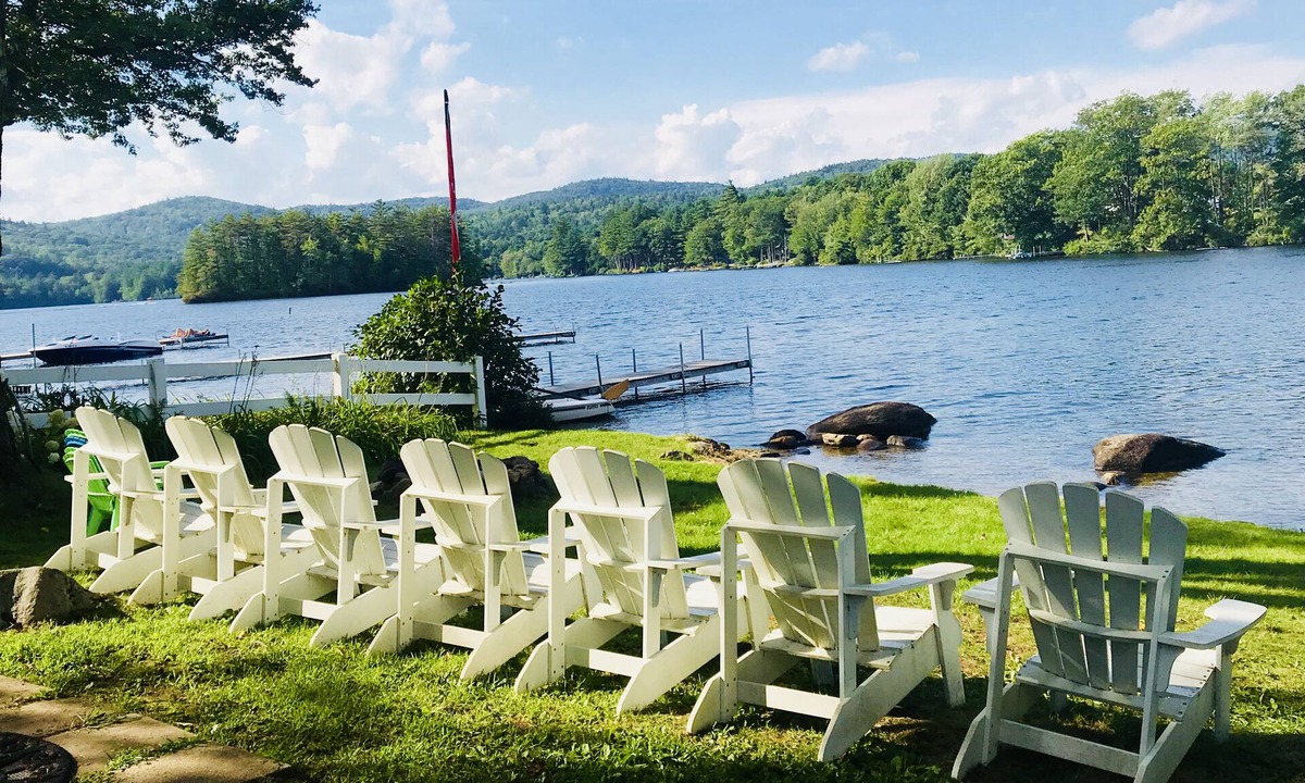 East Andover House | Charming lake front cabin on Highland Lake