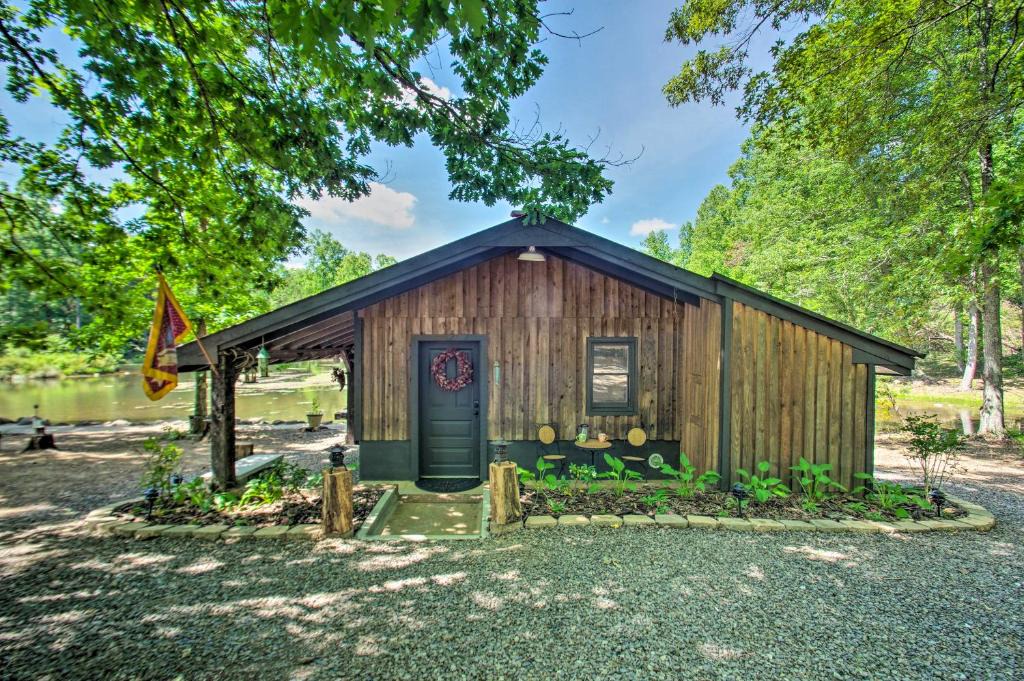 Ridge House | Charming Lakefront Cabin: Fish, Hike & More!