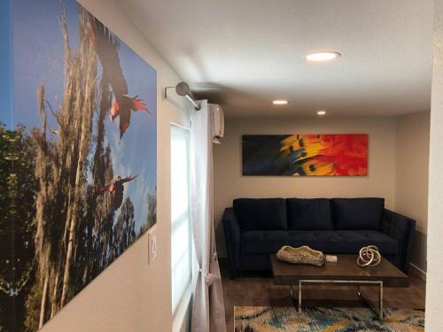 Clermont House | Charming Lakefront Cottage Near Disney