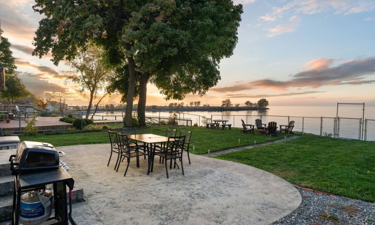 Lorain House | Charming Lakefront home with incredible views on Lake Erie, Lorain OH