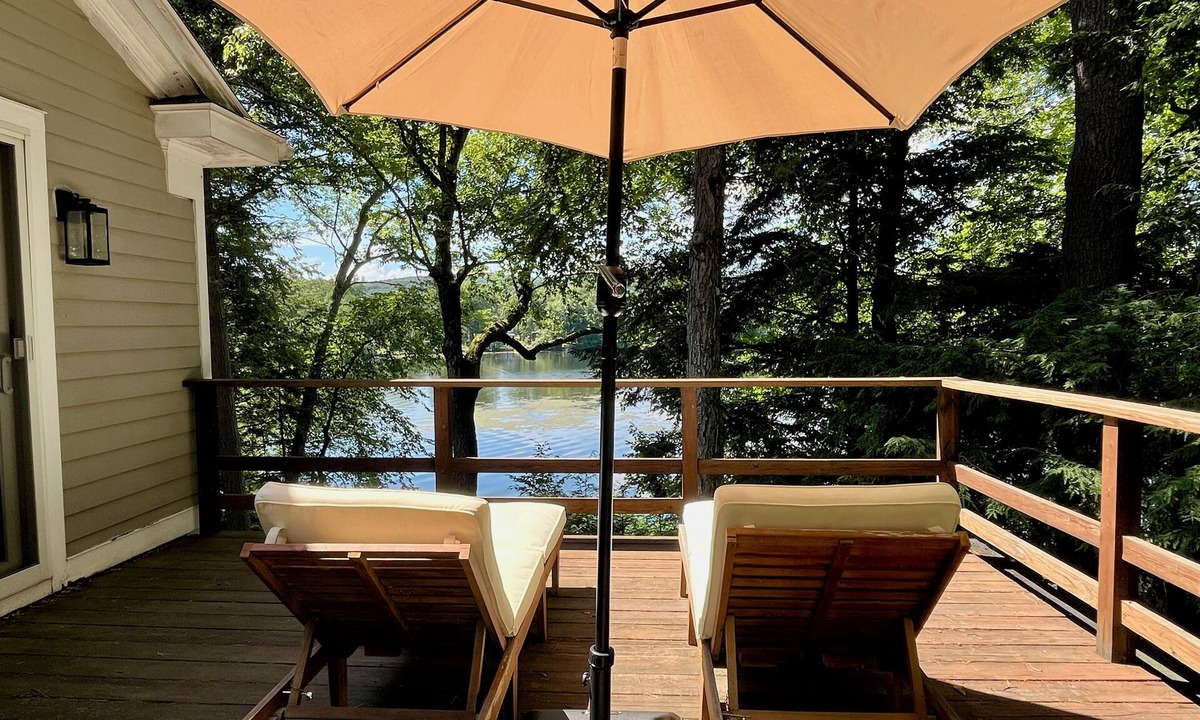 Town of Copake House | Charming Lakefront Retreat Nestled Among Trees