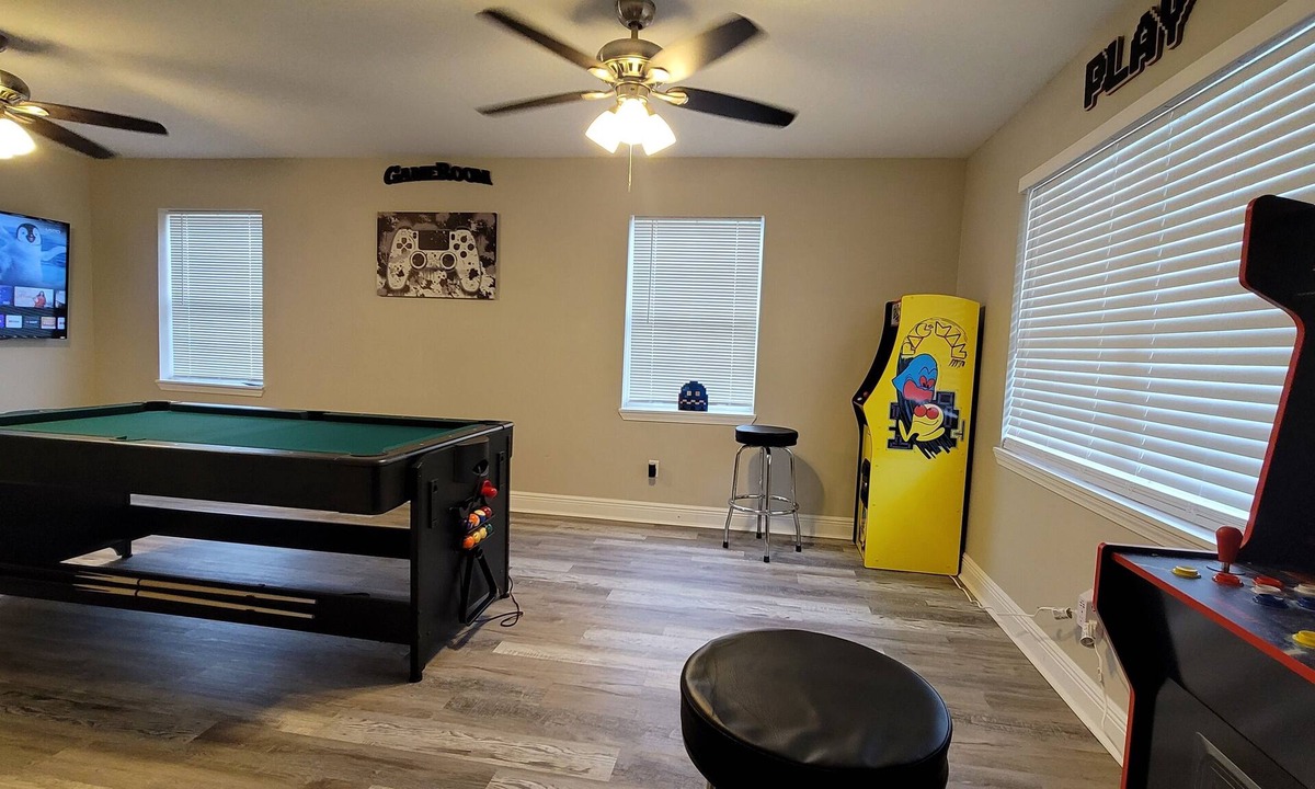 Lakewood House | Charming Lakeview 3-bedroom townhome w King bed in New Orleans w/gameroom, WIFI
