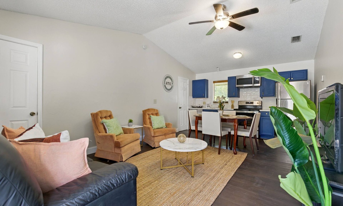 Loxahatchee Cottage | Charming Large 1-bedroom cottage with AC, WiFi in serene Loxahatchee