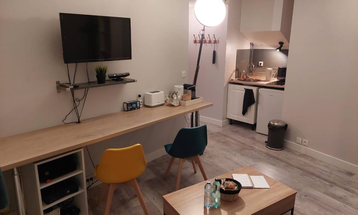 Chartres Apartment | Charming LE COCOONING studio in a quiet location in the shadow of the cathedral