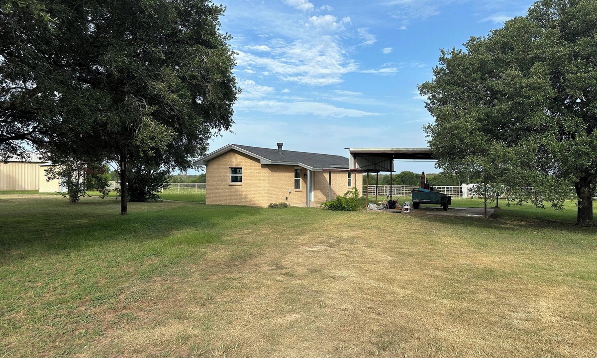 Caldwell House | Charming Little Ranch House in Cook’s Pt - perfect for any Aggie Event!