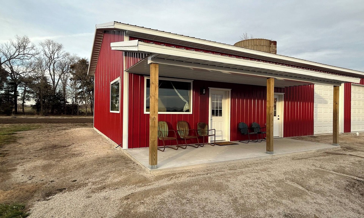 Lamont Cabin | Charming lodge with 2 bedrooms and WiFi, AC just outside Olpe