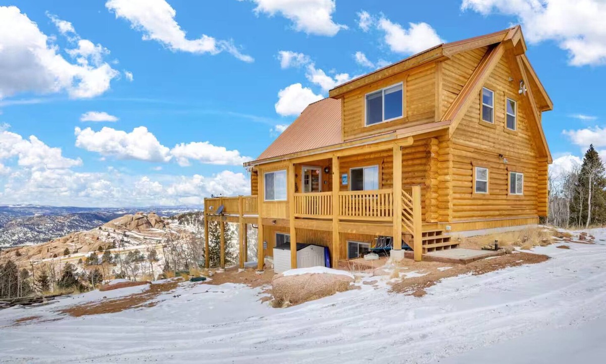 Cripple Creek Cabin | Charming Log Cabin + Mountain Views + Fireplace + Hot Tub + Pet Friendly