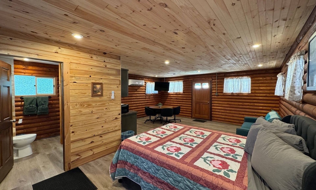 Kimbolton Cabin | Charming log cabin on back gravel road with peace, quiet & the amenities of home