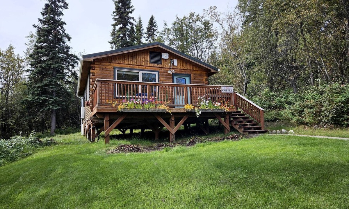 McCarthy Cabin | Charming Log Cabin Rental in the Heart of Wrangell-St. Elias National Park and Preserve in Alaska
