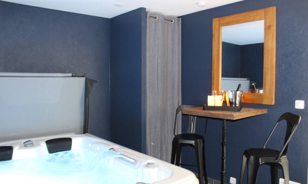 Fontenay-le-Comte House | Charming love room Althea