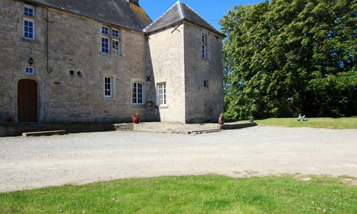 Orglandes Cottage | Charming manor in Cotentin with enclosed garden