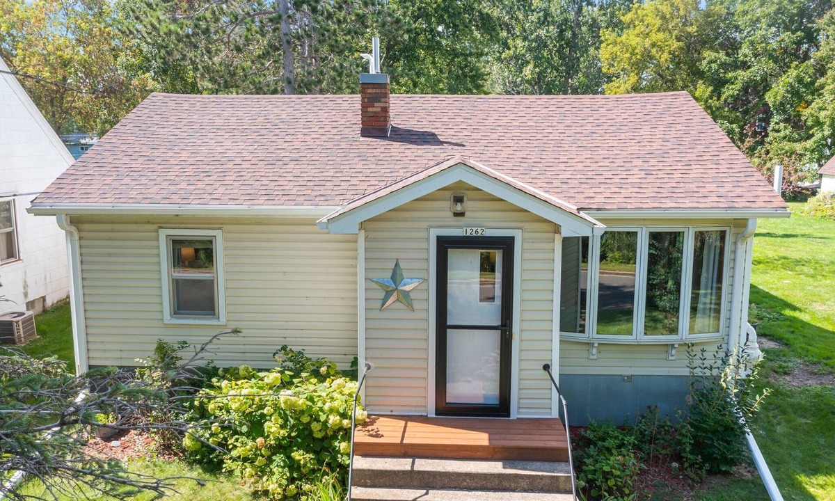 Cumberland House | Charming mid-century modern 2-bedroom home with views of Beaver Dam lake