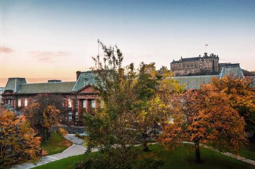 Tollcross Apartment | Charming Modern Apartment in Central Edinburgh