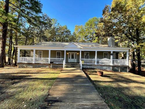 Zwolle House | Charming Modern Cabin with Fireplace, Large Porches, WiFi, and Cozy Living Spaces in Zwolle, Louisiana