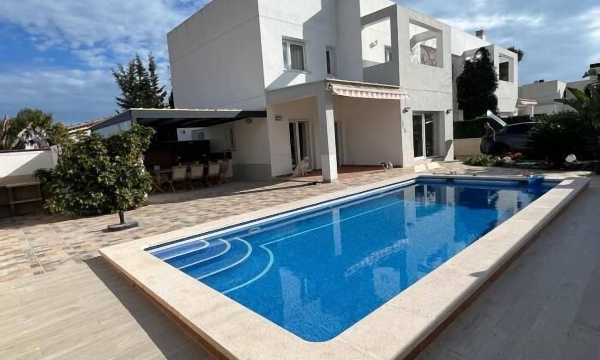 Les Tres Cales House | Charming modern VILLA a few meters from the coves!