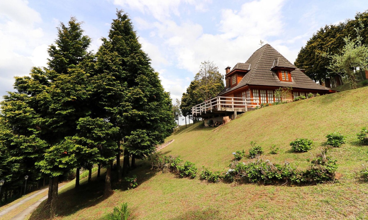 Recanto Araucaria Ski Chalet | Charming Mountain Chalet