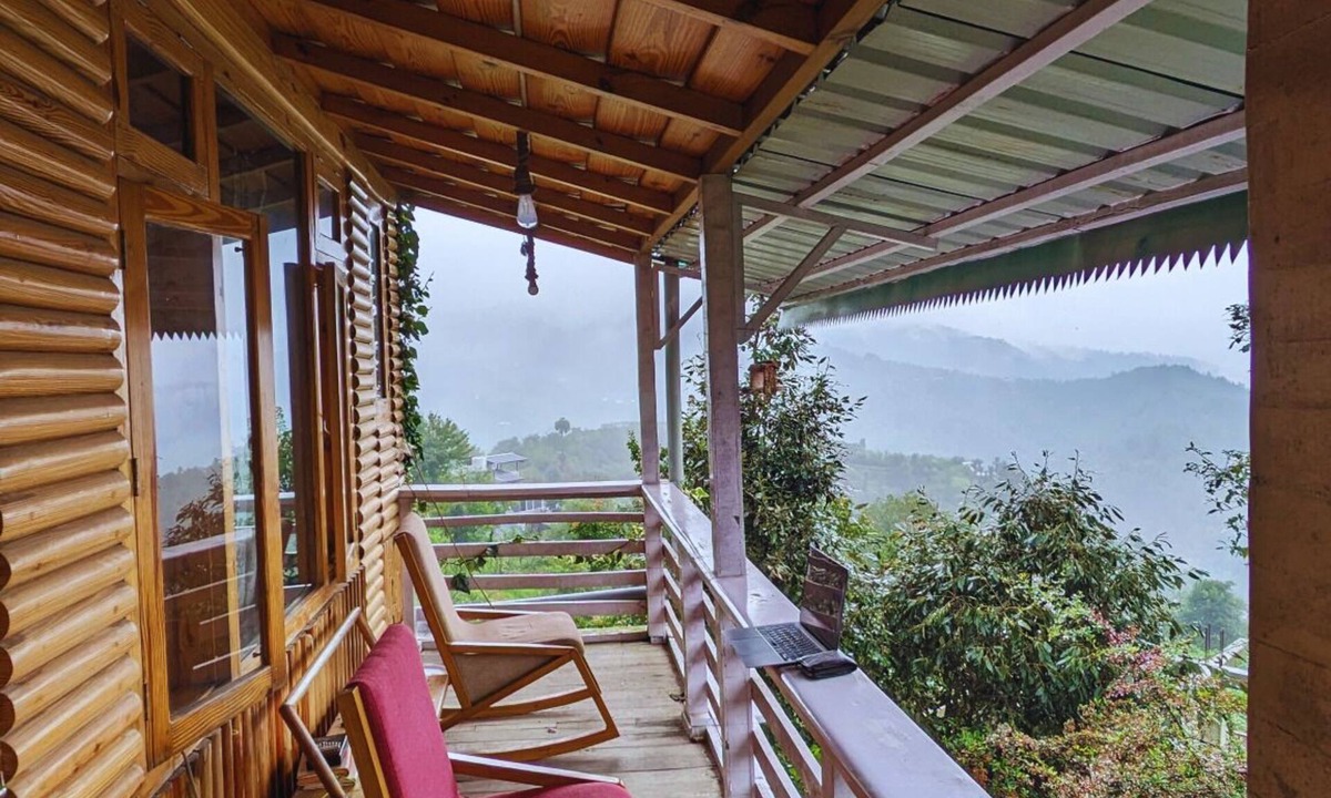 Mukteshwar Cottage | Charming mountain suite in Mukteshwar. Pet-Friendly!