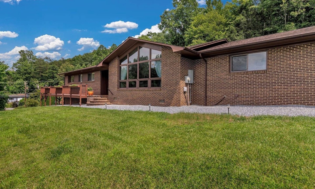 Marion House | Charming Mountain Home with Panoramic Views near Black Mountain, Marion, NC
