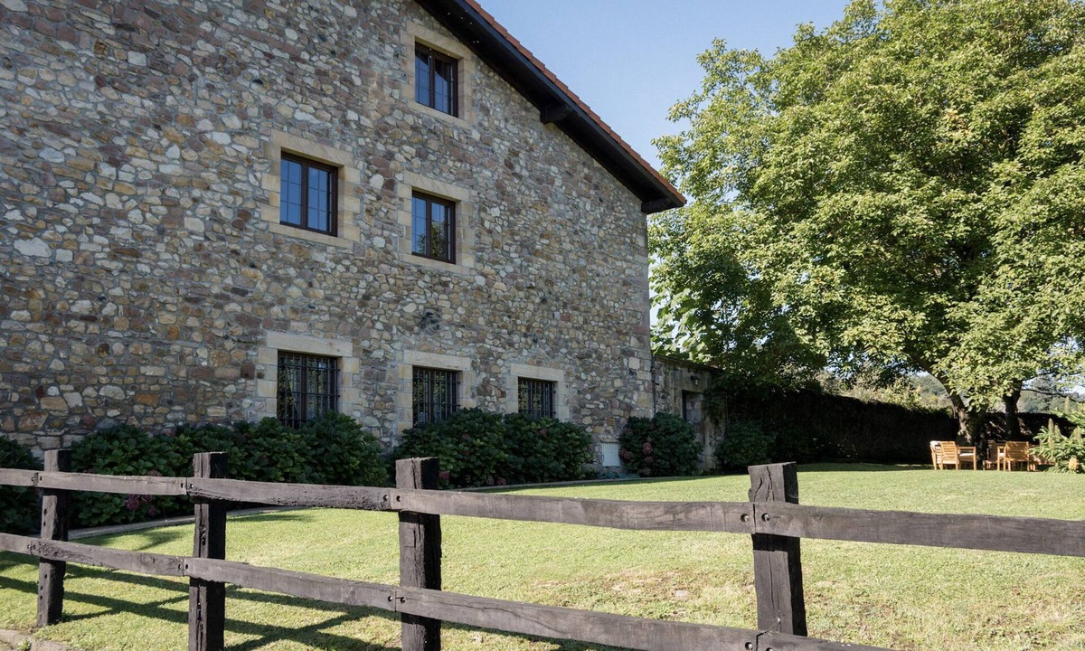 Castaneda House | Charming mountain house near Cabárceno