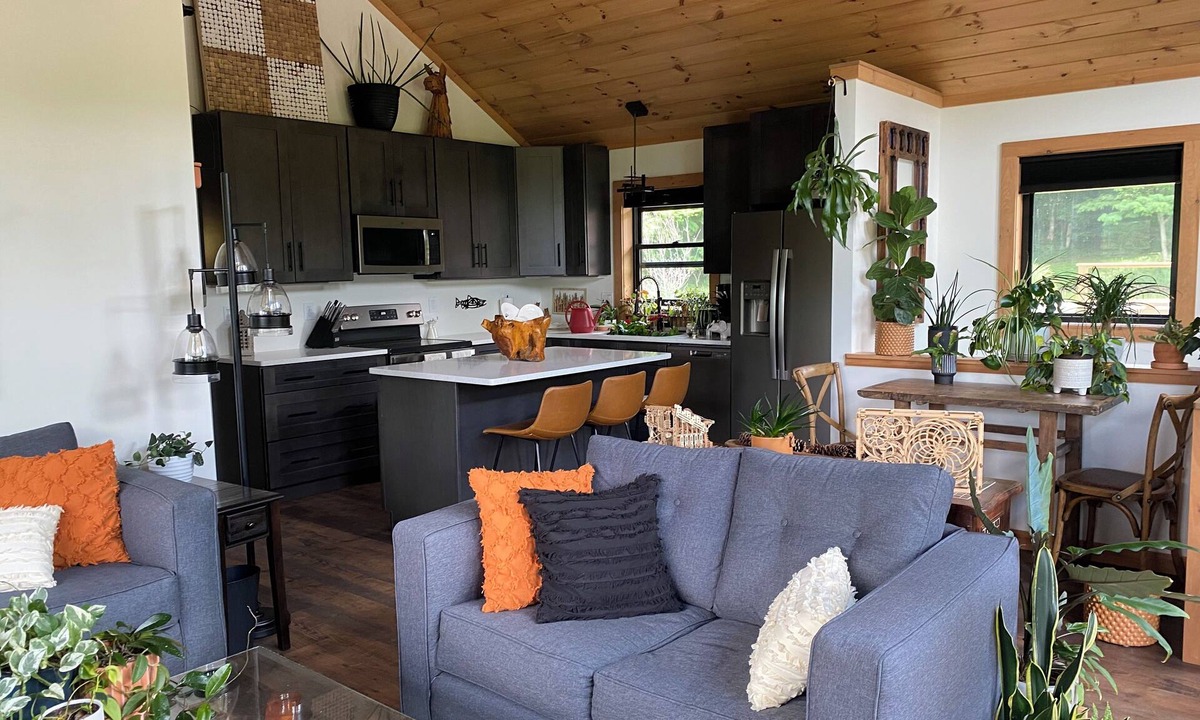 Roan Mountain House | Charming Mountain Cabin: 2 Bd +loft w Fireplace on Creek and Pond on 15 acres