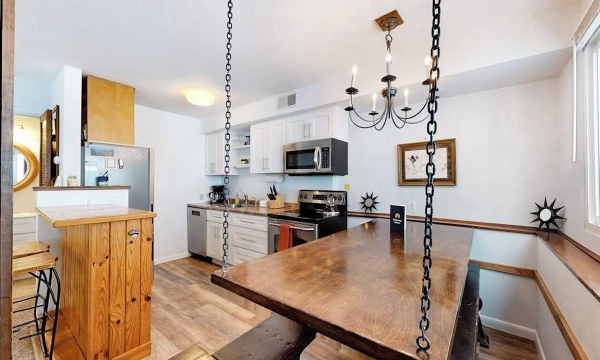 Killington House | Charming, mountain view retreat with a kitchen & fast WiFi - close to the slopes