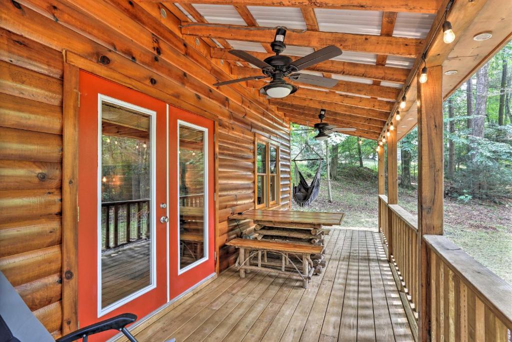 Murphy House | Charming Murphy Cabin w/Porch - Near Hiking!